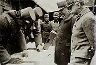 Kaiser und König Karl von Habsburg als Oberbefehlshaber der bewaffneten österreichisch-ungarischen Truppen an der italienischen Front 
