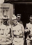 Soldatengruppe mit Emil Duca, der rechts stehende Standschütz trägt Patronentaschen aus blaubemaltem Eisenblech 