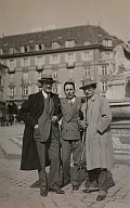Franco Cremascoli mit Renato und einem Mann 