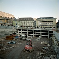 Erbauung der Tiefgarage: Grabungsarbeiten auf dem Platz 
