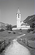 Die Sankt-Leonhard-Kirche. 
