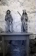 Zwei Holzfiguren vom Altarschrein (um 1500) in der Sankt-Georgs-Kirche. 
