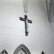Pfarrkirche: das romanische Kruzifix. 