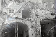Das Amonn-Haus von Bomben zerstört. 