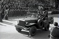 Giornata delle Forze Armate: Militärparade mit Soldaten und Fahrzeugen 