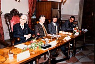 Silvius Magnago in occasione della festa per il suo 30° anniversario da presidente di partito della SVP