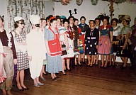 Festa di carnevale: allieve in maschera.