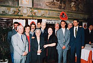 Silvius Magnago con alcuni membri dell'Aido (Associazione Italiana per la Donazione di Organi, Tessuti e Cellule) in occasione della "Giornata internazionale della donazione di organi e trapianti"