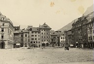 Gebäude durch Bombenanschläge leicht beschädigt 