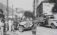 Truppe tedesche entrano in città.