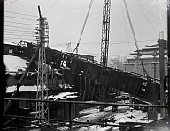 Sollevamento e posa di una passerella di collegamento tra due capannoni