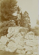 La statua di Giovanni Segantini nei giardini della città